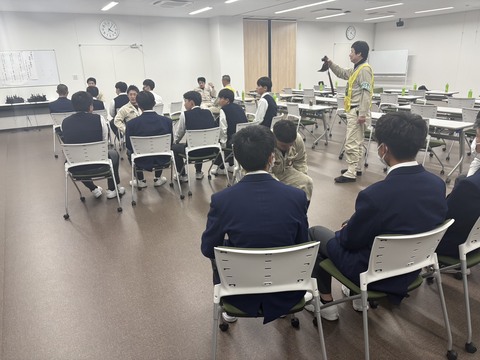 1765283799905 1765283799905